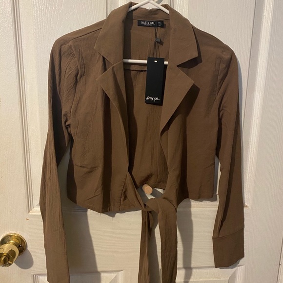 (NEW) NastyGal Tie Front Cropped Top - Picture 3 of 3